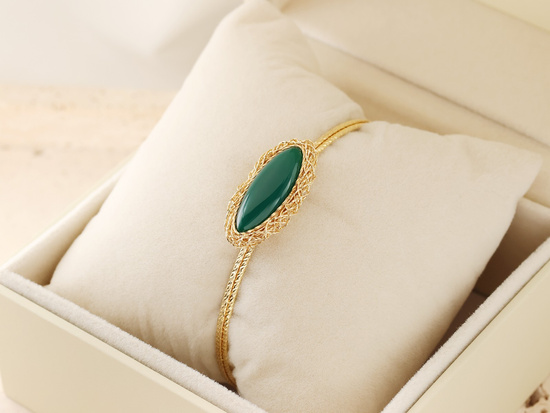 Bransoletka złota sztywna z dużym zielonym agatem
