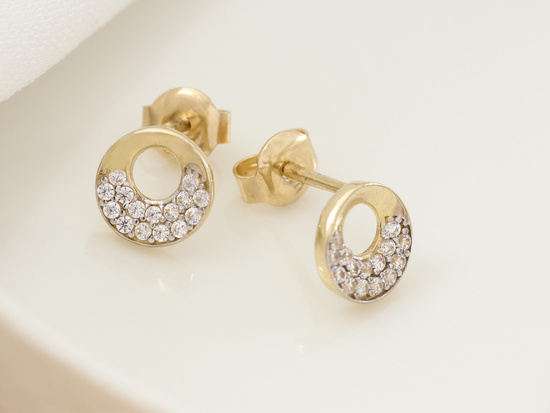 Złote kolczyki na sztyft z cyrkoniami