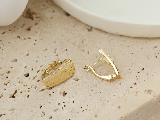 Kolczyki złote frezowane bez kamieni wygodne