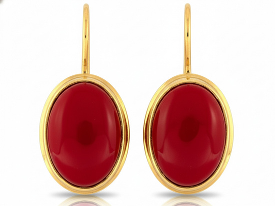 Złote kolczyki na biglu z koralowcem syntetycznym