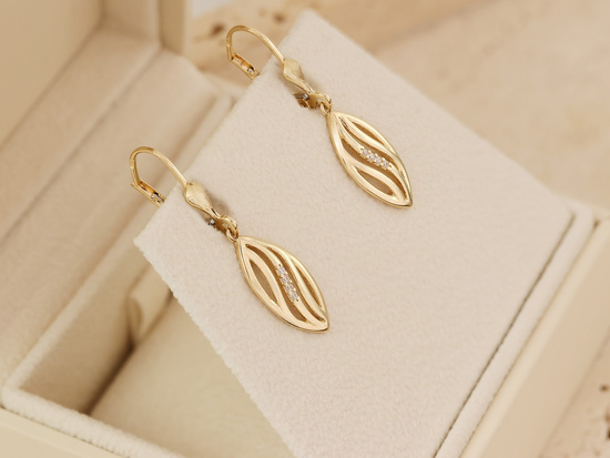 Kolczyki złote wiszące ażurowe wygodne zapięcie