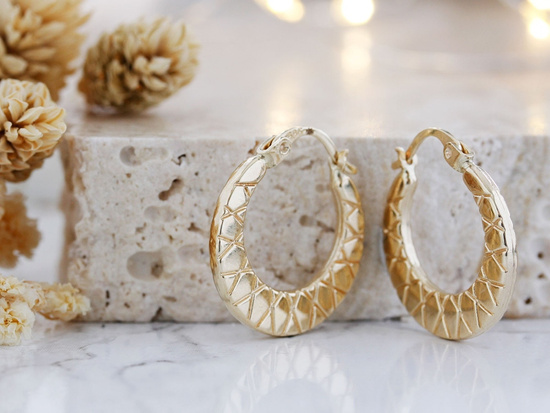 Kolczyki złote koła poszerzane zdobione idealne dla dojrzałej kobiety