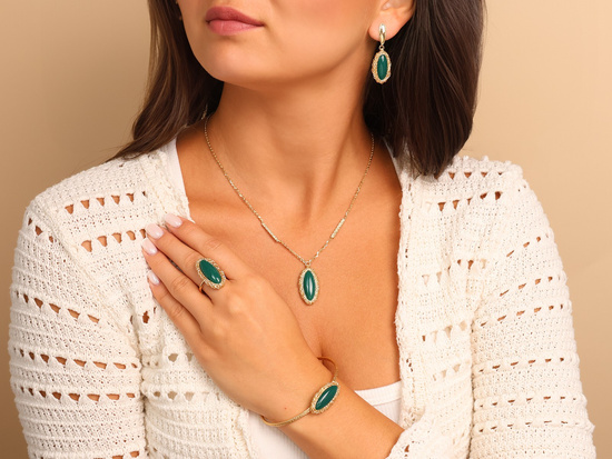 Bransoletka złota sztywna z dużym zielonym agatem