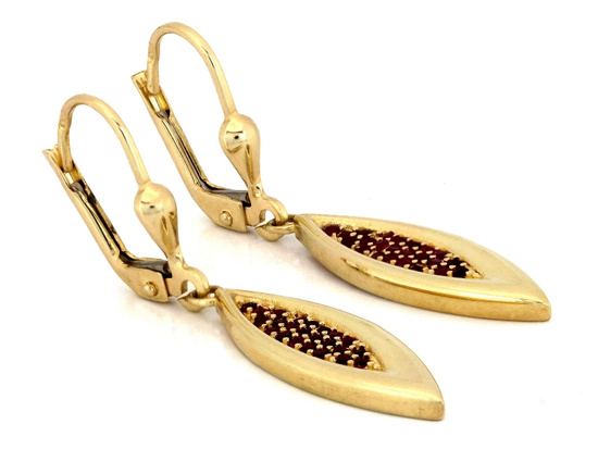 Złote kolczyki wiszące angielskie z czerwonymi cyrkoniami