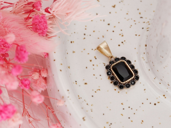 Zawieszka złota prostokątna z czarnymi kamieniami