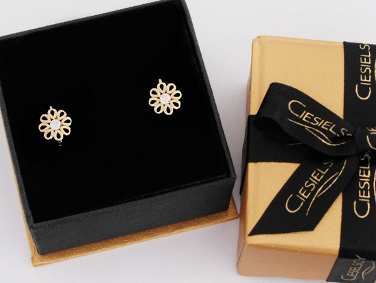 Złote kolczyki angielskie ażurowy kwiatek 