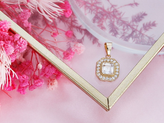 Złota zawieszka ośmiokątna z cyrkoniami