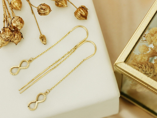 Kolczyki złote długie przeciągane z wiszącą nieskończonością