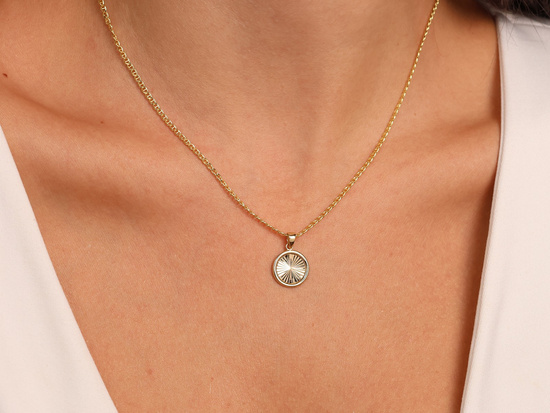 Zawieszka złota subtelna okrągła frezowana