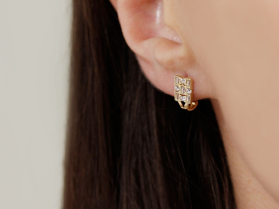 Kolczyki złote angielskie z cyrkoniami idealne dla dziewczynki