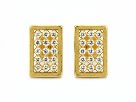 Kolczyki złote prostokątne z cyrkoniami na sztyfcie przy uchu