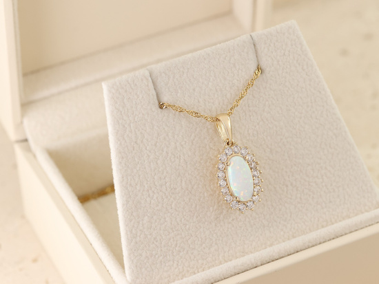 Zawieszka złota owalna a opalem i cyrkoniami