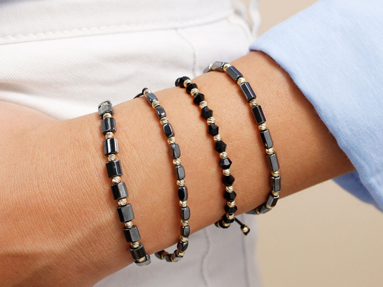 Bransoletka złote kulki i onyksy na czarnym sznurku