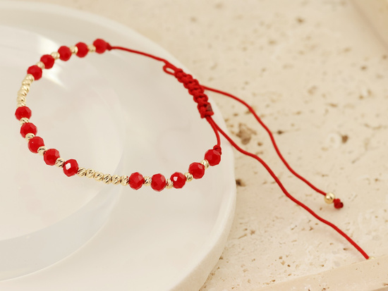 Bransoletka czerwona sznurkowa ze złotymi kulkami
