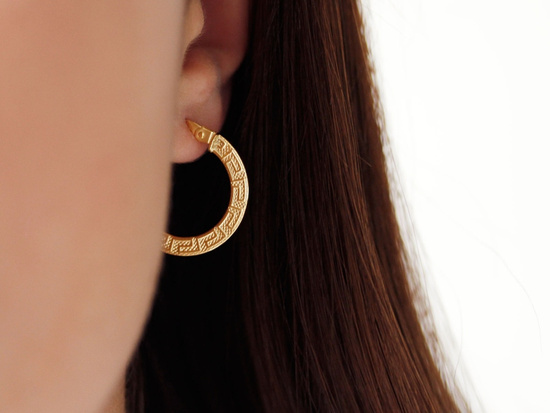 Złote koła szerokie z wzorem greckim 21mm