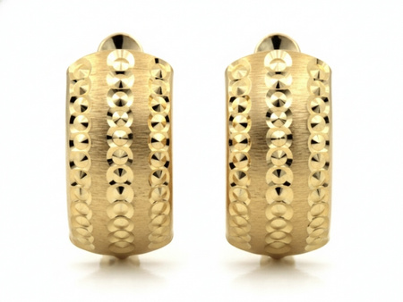 Kolczyki złote zdobione frezowane z satyną