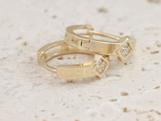 Kolczyki złote małe kółeczka angielskie nowoczesne subtelne