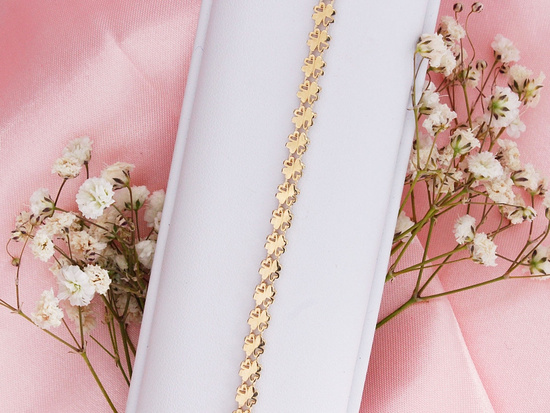 Złota bransoletka z małych koniczynek