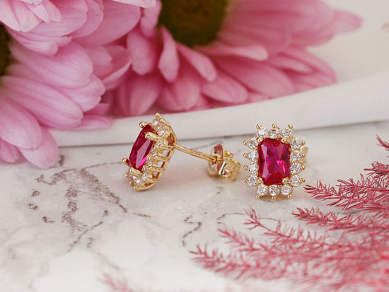 Kolczyki złote na sztyfcie z czerwonym oczkiem