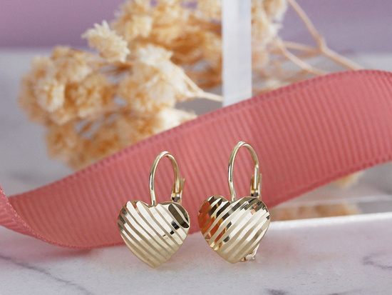 Złote kolczyki z sercem angielskie