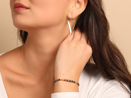 Bransoletka złote kulki i hematyty na czarnym sznurku