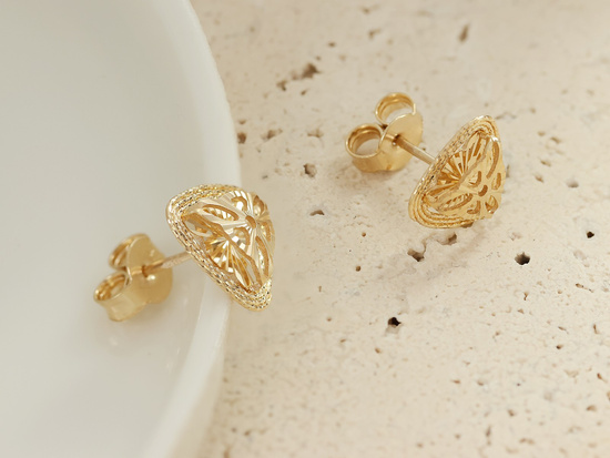 Kolczyki złote błyszczące trójkątne przestrzenne na sztyfcie