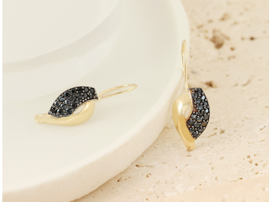 Kolczyki złote na biglu z czarnymi cyrkoniami z czarnym rodem