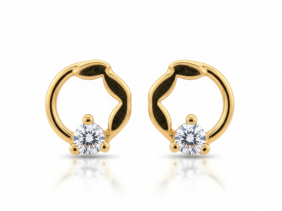 Kolczyki złote małe kółeczka na sztyfcie przy uchu