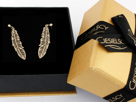 Kolczyki złote długie wiszące ażurowe pióra na sztyfcie