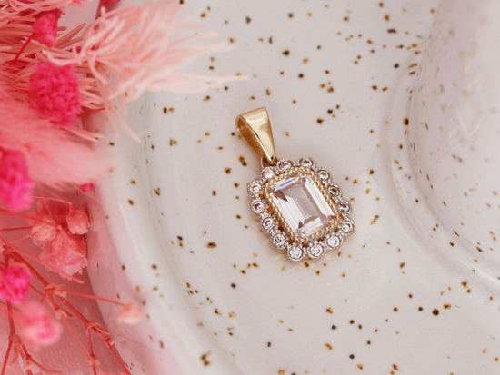 Zawieszka złota prostokątna z cyrkoniami