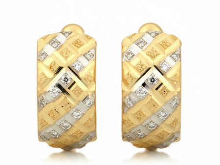 Złote kolczyki na angielskim zapięciu idealne na każda okazję