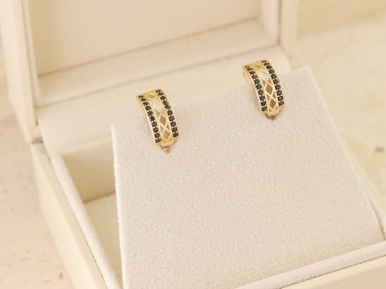 Kolczyki złote angielskie z czarnymi cyrkoniami