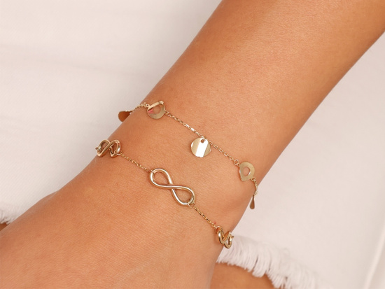 Złota bransoletka subtelna delikatna z okrągłymi zawieszkami