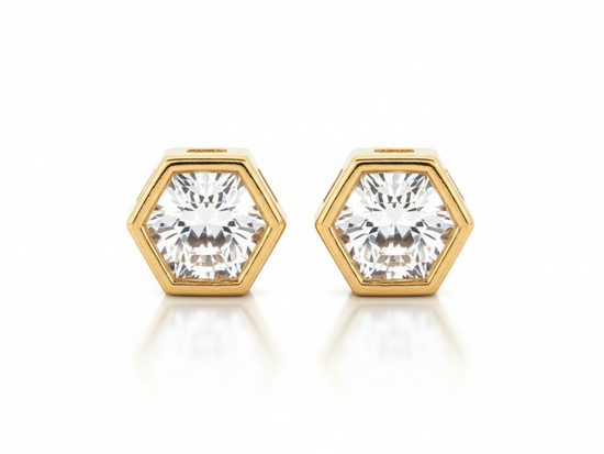 Kolczyki złote sześciokątne na sztyfcie z cyrkonią