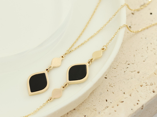 Złota bransoletka łańcuszkowa ozdoba z czarnym kamieniem syntetycznym