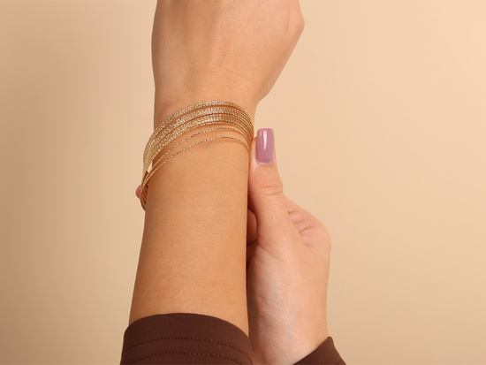 Szeroka złota bransoleta sztywna z obręczy