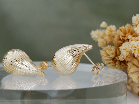 Kolczyki złote duże zdobione krople na sztyfcie