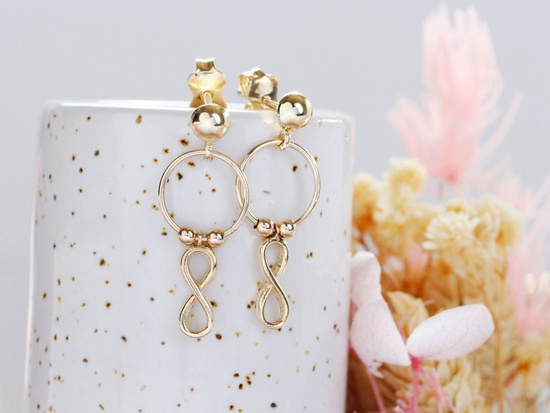 Kolczyki złote wiszące na sztyfcie z nieskończonością