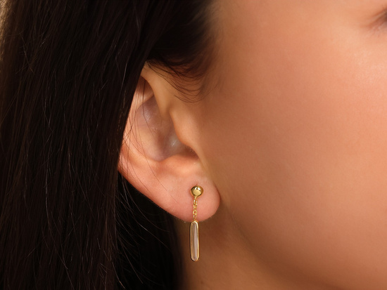 Kolczyki złote delikatne wiszące na sztyfcie