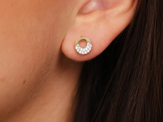 Złote kolczyki na sztyft z cyrkoniami