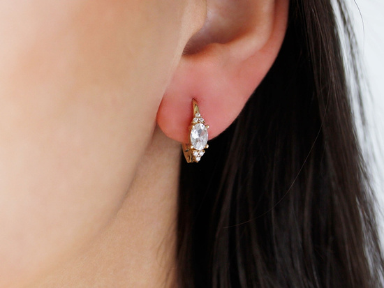 Złote kolczyki angielskie z cyrkoniami