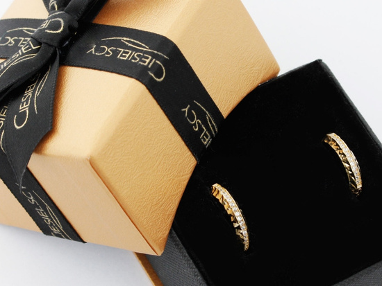 Złote kolczyki małe kołeczka zdobione cyrkoniami 17mm