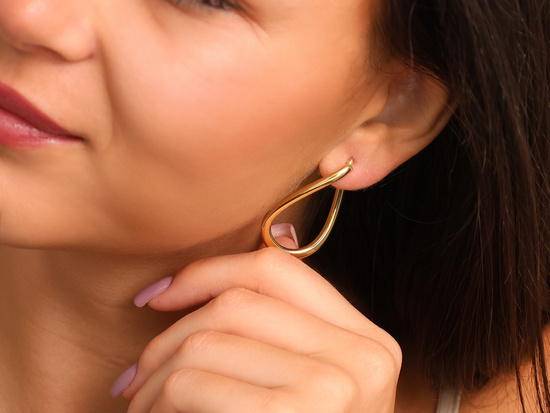 Kolczyki złote sztywne na czasie modne