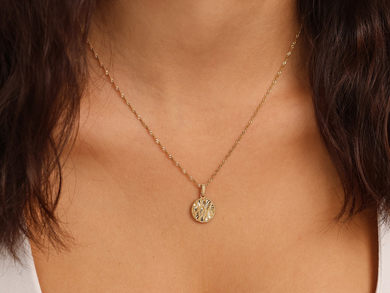 Zawieszka złota subtelna okrągła z misternym ażurem