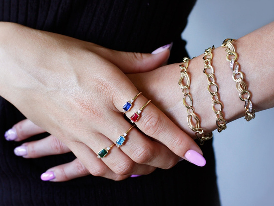 Złota bransoletka z dużych ogniw modna na czasie