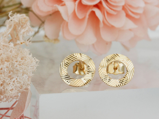 Kolczyki złote na sztyfcie ringi zdobione frezowane