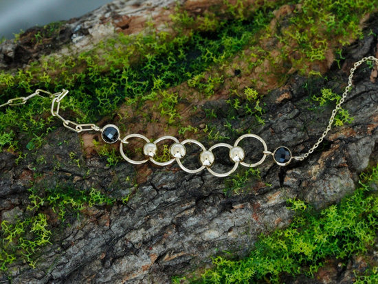 Bransoletka złota z czarnymi cyrkoniami wstawka z kółeczek