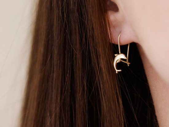 Kolczyki złote delfinki na biglu