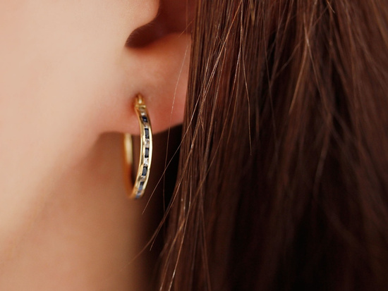 Kolczyki złote koła z niebieskimi cyrkoniami 17mm