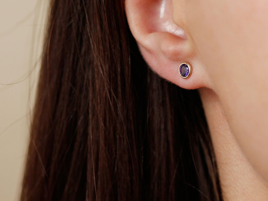 Kolczyki złote delikate z cyrkonią na sztyfcie